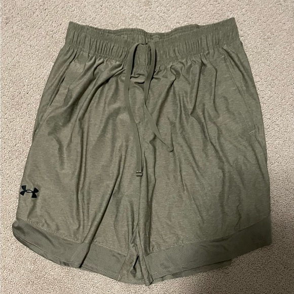 Under Armour Shorts - Picture 1 of 2